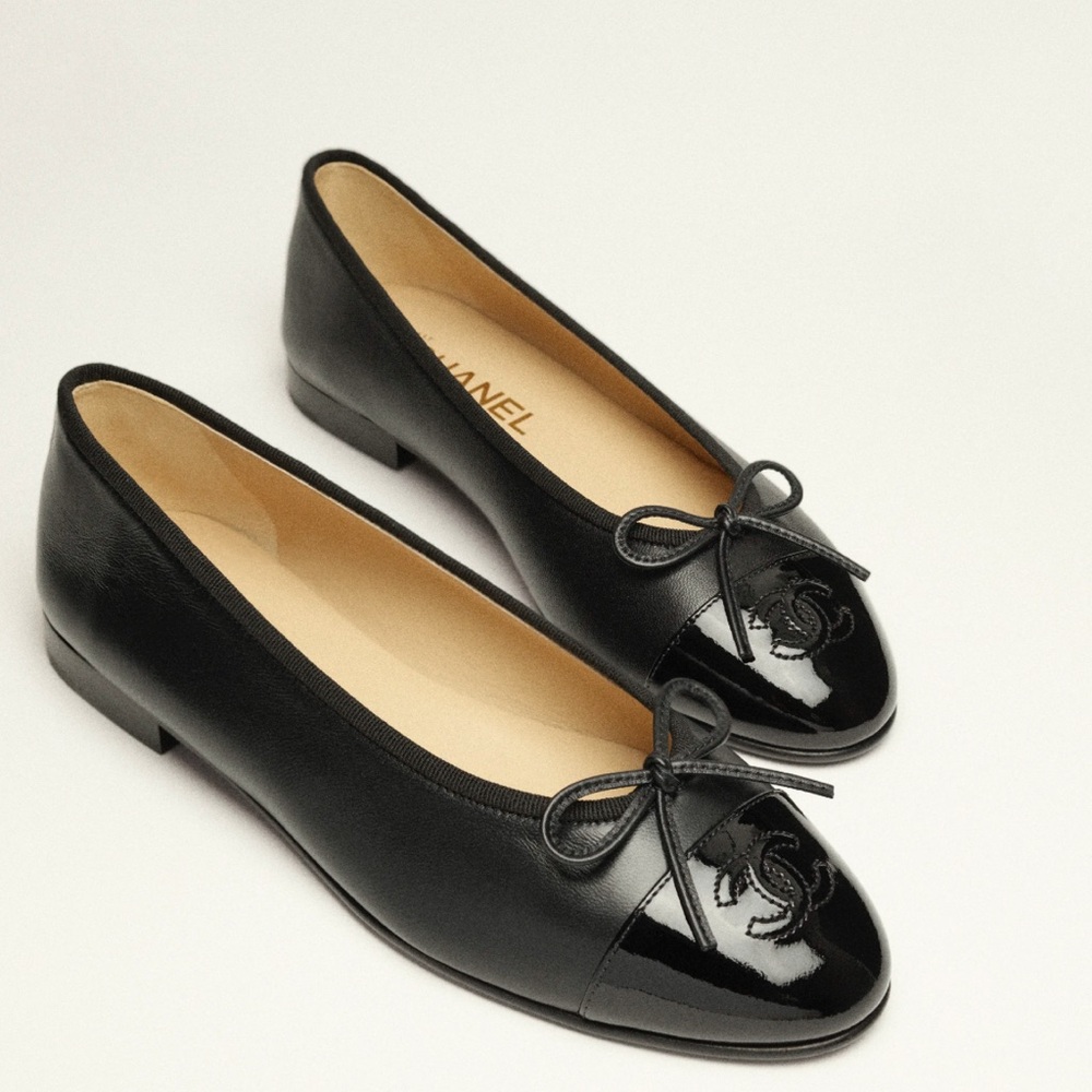 CHANEL black ballet flats